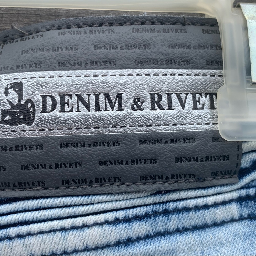 Denim & Rivets Shorts - Picture 4 of 4